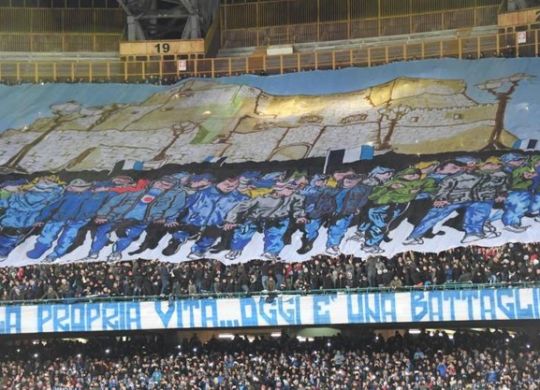 La curva del Napoli (ansa - quotidiano.net)