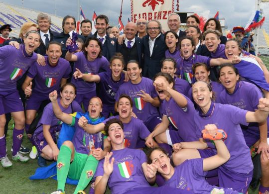 8000 spettatori hanno festeggiato le ragazze della Fiorentina (it.violachannel.tv)