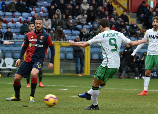 GENOA, ITALY - FEBRUARY 03: Filip Djuricic of US Sassuolo scores the first goal during the Serie A match between Genoa CFC and US Sassuolo at Stadio Luigi Ferraris on February 3, 2019 in Genoa, Italy. (Photo by Paolo Rattini/Getty Images)