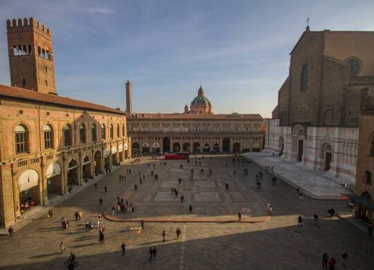 Piazza Maggiore a Bologna (fitp.it)